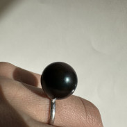 Ring with natural pearls